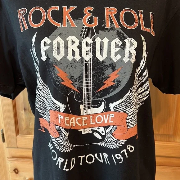 NWT Lotus Fashion Rock & Roll Forever World Tour Black T-Shirt M - Picture 2 of 4